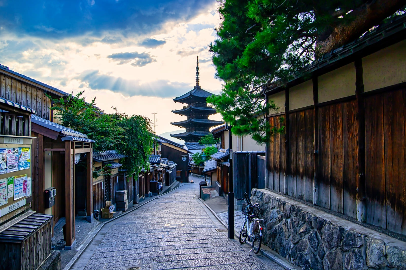 京都三年坂の昔の街並み